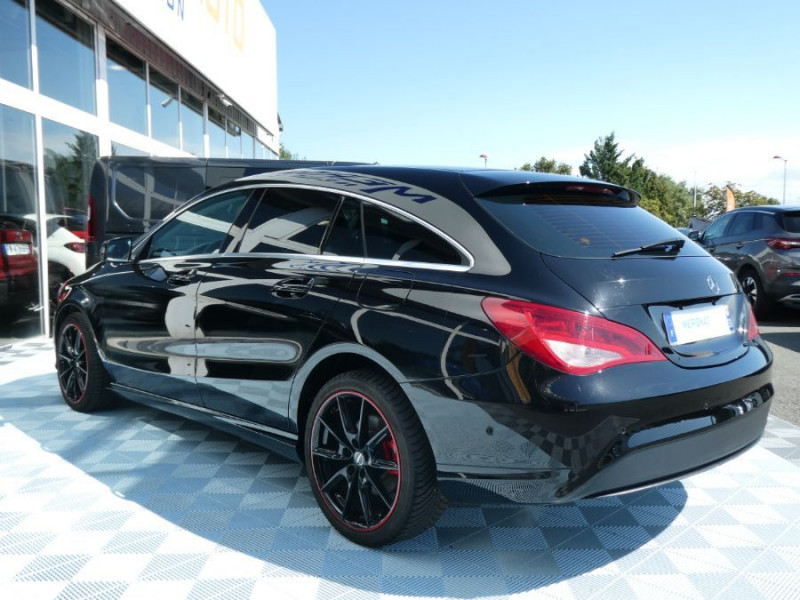 Photo 3 de l'offre de MERCEDES-BENZ CLA SHOOTING BRAKE 180 122cv BVM6 PACK GPS JA18 Radars Privacy Glass à 18950€ chez Mérignac auto