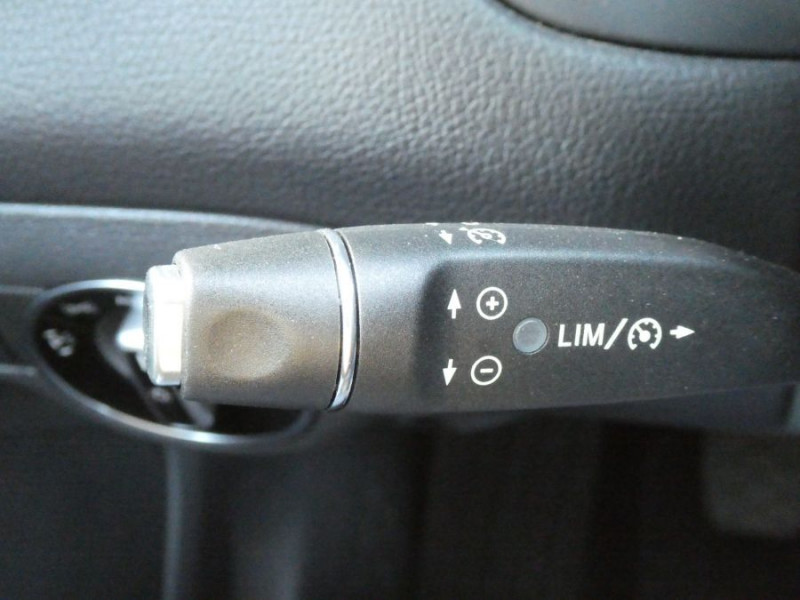 Photo 25 de l'offre de MERCEDES-BENZ CLA SHOOTING BRAKE 180 122cv BVM6 PACK GPS JA18 Radars Privacy Glass à 18950€ chez Mérignac auto