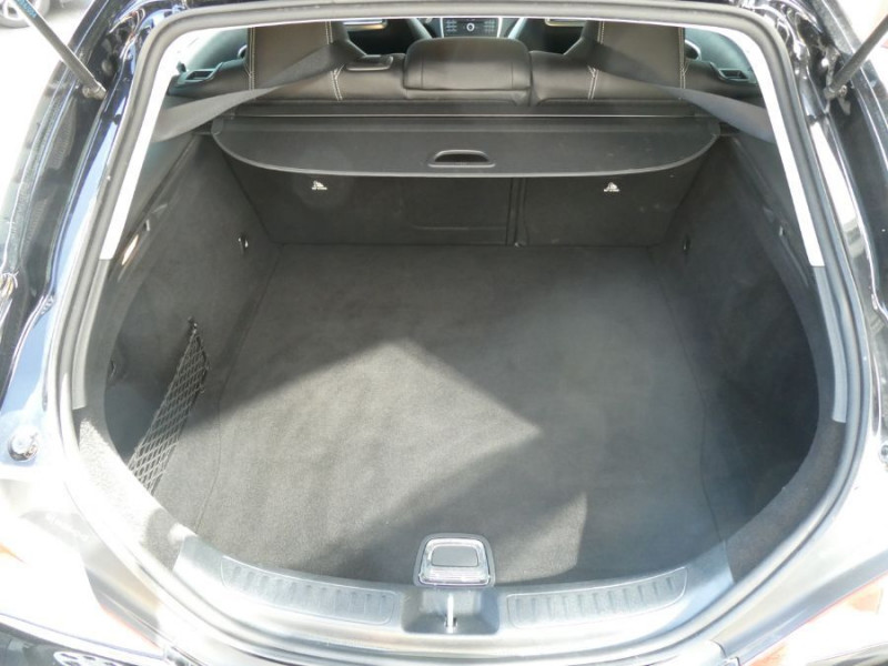 Photo 20 de l'offre de MERCEDES-BENZ CLA SHOOTING BRAKE 180 122cv BVM6 PACK GPS JA18 Radars Privacy Glass à 18950€ chez Mérignac auto