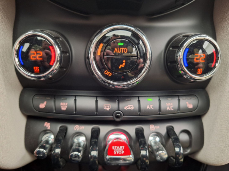 Photo 10 de l'offre de MINI MINI III (F56) NEW 1.5i 136 BVA7 COOPER 5P TOE Camera CarPlay HUD SC à 25490€ chez Mérignac auto