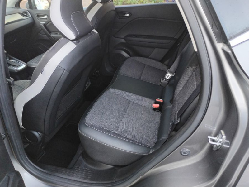 Photo 14 de l'offre de RENAULT CAPTUR II 1.3 TCE 140 EDC INTENS Camera Attel. 1ère Main à 18950€ chez Mérignac auto