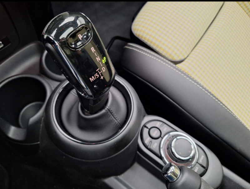 Photo 12 de l'offre de MINI MINI III (F56) NEW 1.5i 136 BVA7 COOPER 5P TOE Camera CarPlay HUD SC à 25490€ chez Mérignac auto