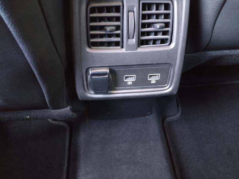 Photo 27 de l'offre de RENAULT CAPTUR II 1.3 TCE 140 EDC INTENS Camera Attel. 1ère Main à 18950€ chez Mérignac auto