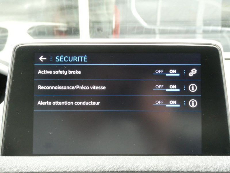 Photo 26 de l'offre de PEUGEOT 3008 II 1.2 PureTech 130 BVM6 CROSSWAY Alcantara Camera Grip C. à 15950€ chez Mérignac auto