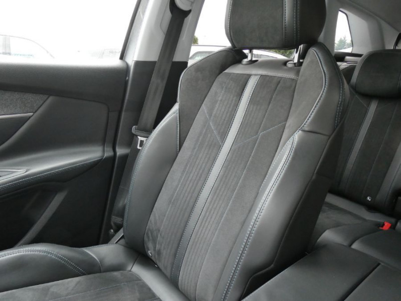 Photo 38 de l'offre de PEUGEOT 3008 II 1.2 PureTech 130 BVM6 CROSSWAY Alcantara Camera Grip C. à 15950€ chez Mérignac auto