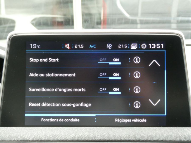 Photo 25 de l'offre de PEUGEOT 3008 II 1.2 PureTech 130 BVM6 CROSSWAY Alcantara Camera Grip C. à 15950€ chez Mérignac auto