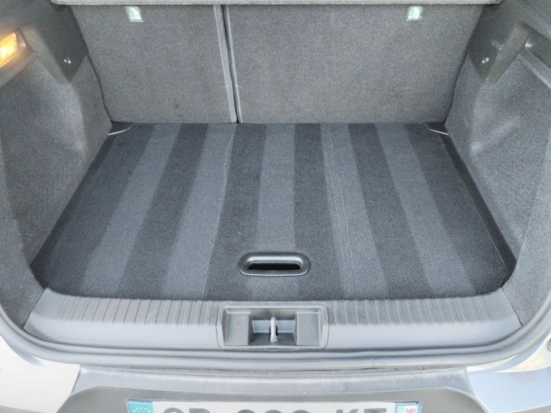 Photo 22 de l'offre de RENAULT CAPTUR II 1.3 TCE 140 EDC INTENS Camera Attel. 1ère Main à 18950€ chez Mérignac auto