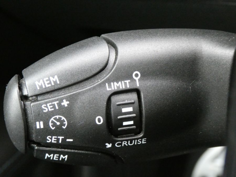 Photo 31 de l'offre de PEUGEOT 3008 II 1.2 PureTech 130 BVM6 CROSSWAY Alcantara Camera Grip C. à 15950€ chez Mérignac auto