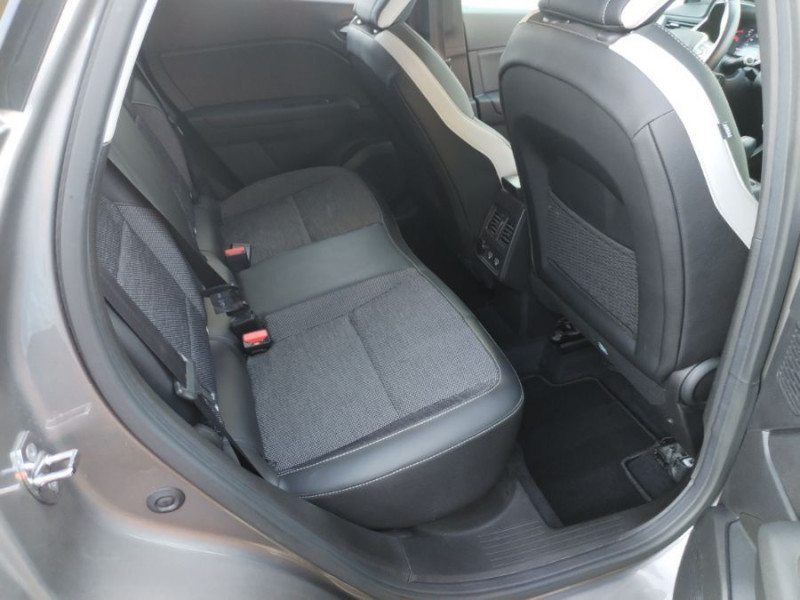 Photo 13 de l'offre de RENAULT CAPTUR II 1.3 TCE 140 EDC INTENS Camera Attel. 1ère Main à 18950€ chez Mérignac auto