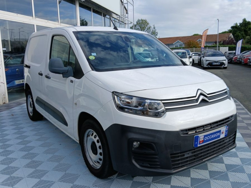 Photo 2 de l'offre de CITROEN BERLINGO 1.5 BlueHDi 100 CLUB Camera Pack Chantier Safety+ Grip Cont. 11970.H.T. à 14364€ chez Mérignac auto