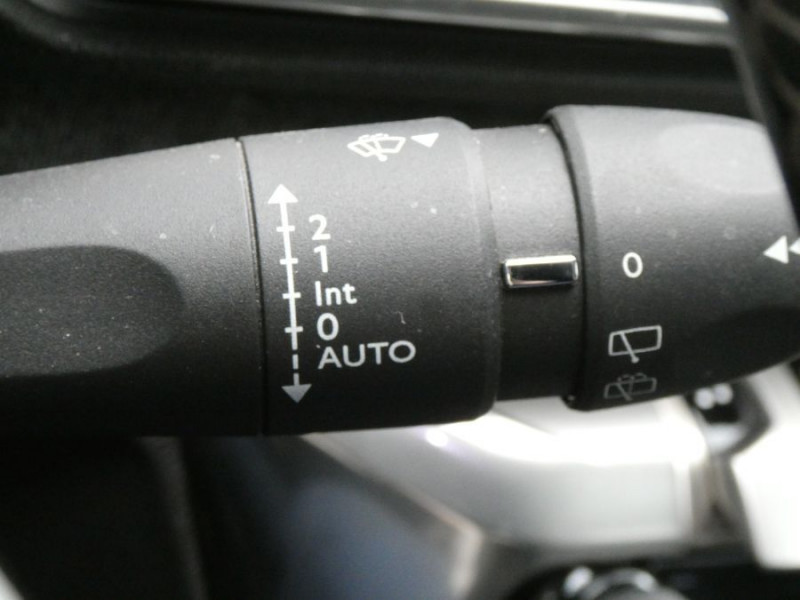 Photo 33 de l'offre de PEUGEOT 3008 II 1.2 PureTech 130 BVM6 CROSSWAY Alcantara Camera Grip C. à 15950€ chez Mérignac auto