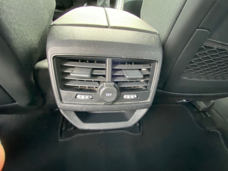 Photo 18 de l'offre de PEUGEOT 3008 II 1.2 PureTech 130 BVM6 ALLURE Camera Radars Attel. 1ère Main à 13950€ chez Mérignac auto