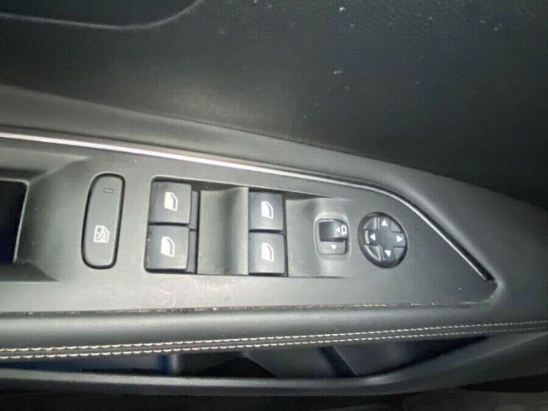 Photo 16 de l'offre de PEUGEOT 3008 II 1.2 PureTech 130 BVM6 ALLURE Camera Radars Attel. 1ère Main à 13950€ chez Mérignac auto