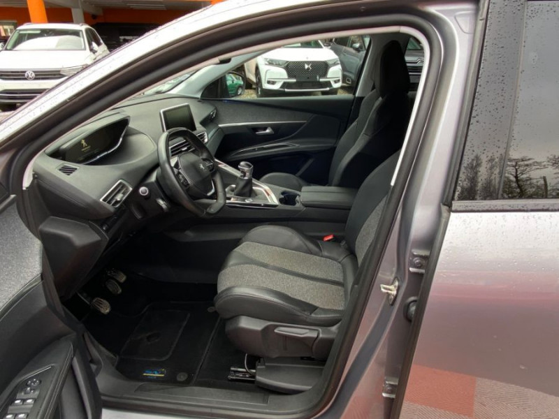 Photo 5 de l'offre de PEUGEOT 3008 II 1.2 PureTech 130 BVM6 ALLURE Camera Radars Attel. 1ère Main à 13950€ chez Mérignac auto