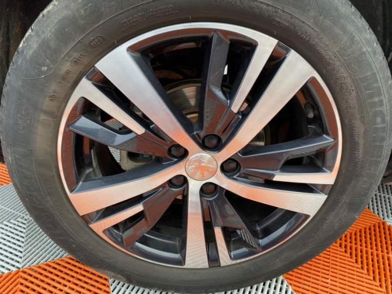 Photo 20 de l'offre de PEUGEOT 3008 II 1.2 PureTech 130 BVM6 ALLURE Camera Radars Attel. 1ère Main à 13950€ chez Mérignac auto