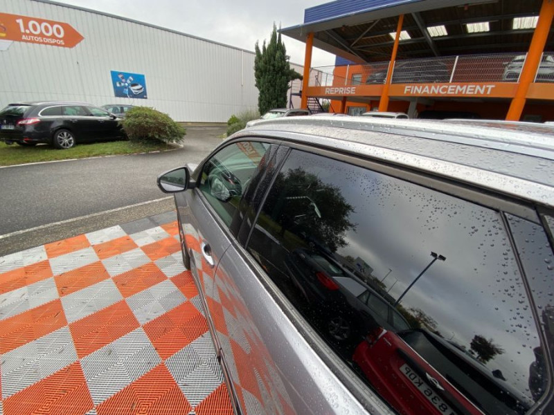 Photo 19 de l'offre de PEUGEOT 3008 II 1.2 PureTech 130 BVM6 ALLURE Camera Radars Attel. 1ère Main à 13950€ chez Mérignac auto