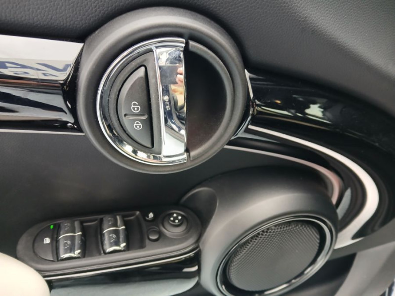 Photo 23 de l'offre de MINI MINI III (F56) NEW 1.5i 136 BVA7 COOPER 5P TOE Camera CarPlay HUD SC à 25490€ chez Mérignac auto