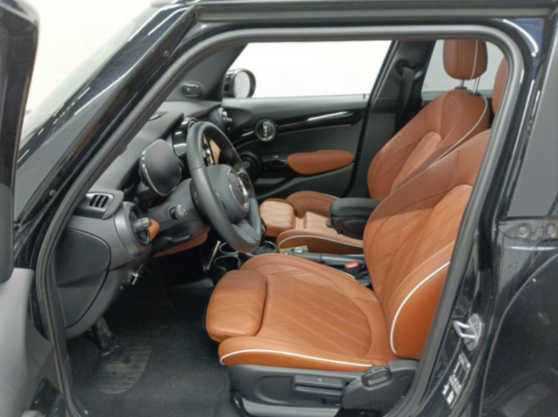 Photo 4 de l'offre de MINI MINI III (F56) NEW 1.5i 136 BVA7 COOPER 5P CUIR TOE Camera Key Less HUD Hifi... à 29900€ chez Mérignac auto