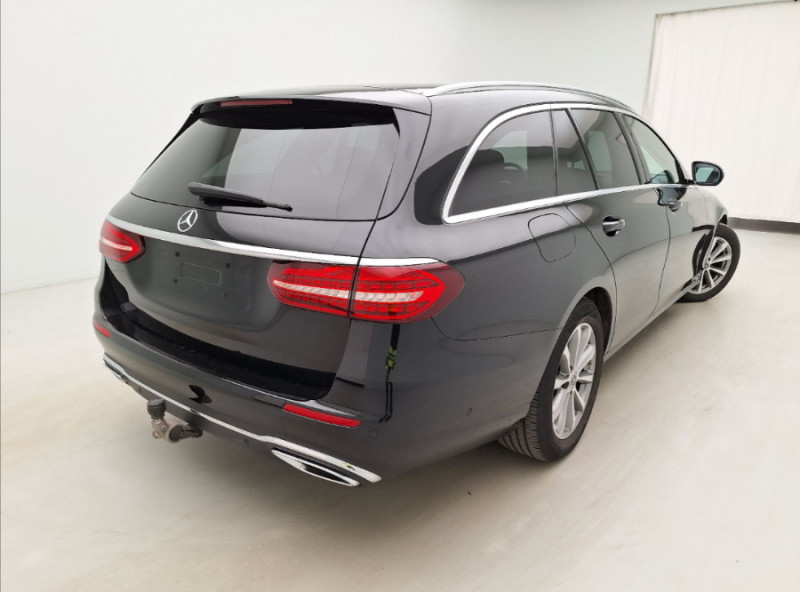 Photo 3 de l'offre de MERCEDES-BENZ CLASSE E SW IV 200 D 160 9G-Tronic CUIR Camera Hayon EL. Attel. à 31950€ chez Mérignac auto