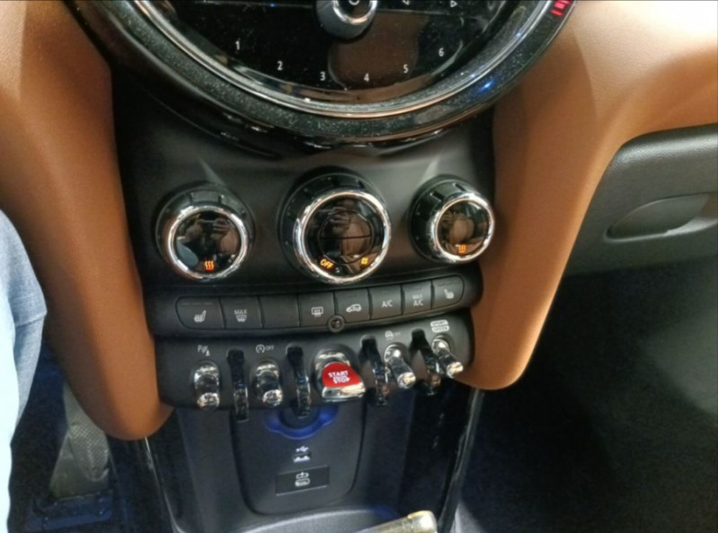 Photo 12 de l'offre de MINI MINI III (F56) NEW 1.5i 136 BVA7 COOPER 5P CUIR TOE Camera Key Less HUD Hifi... à 29900€ chez Mérignac auto