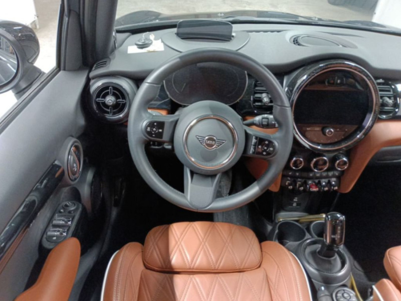 Photo 5 de l'offre de MINI MINI III (F56) NEW 1.5i 136 BVA7 COOPER 5P CUIR TOE Camera Key Less HUD Hifi... à 29900€ chez Mérignac auto