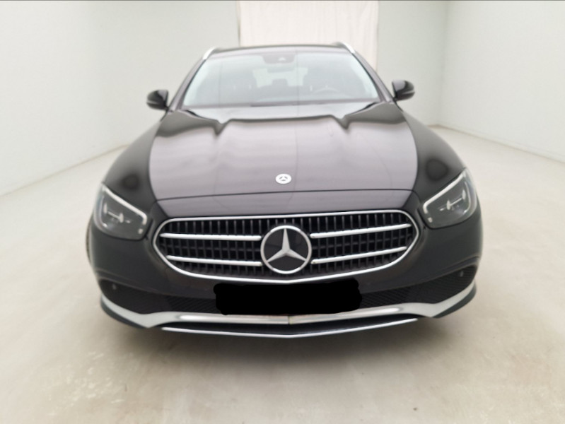 Photo 8 de l'offre de MERCEDES-BENZ CLASSE E SW IV 200 D 160 9G-Tronic CUIR Camera Hayon EL. Attel. à 31950€ chez Mérignac auto