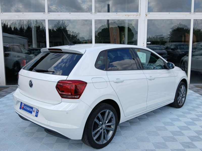 Photo 3 de l'offre de VOLKSWAGEN POLO VI 1.0 TSI 95 BVM5 CARAT EXCLUSIVE Camera JA17 Key Less SC à 15950€ chez Mérignac auto