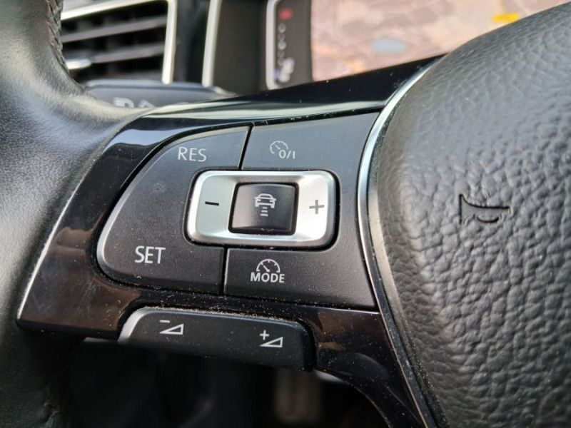Photo 18 de l'offre de VOLKSWAGEN POLO VI 1.0 TSI 95 BVM5 CARAT EXCLUSIVE Camera JA17 Key Less SC à 15950€ chez Mérignac auto