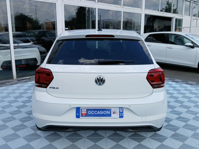 Photo 8 de l'offre de VOLKSWAGEN POLO VI 1.0 TSI 95 BVM5 CARAT EXCLUSIVE Camera JA17 Key Less SC à 15950€ chez Mérignac auto