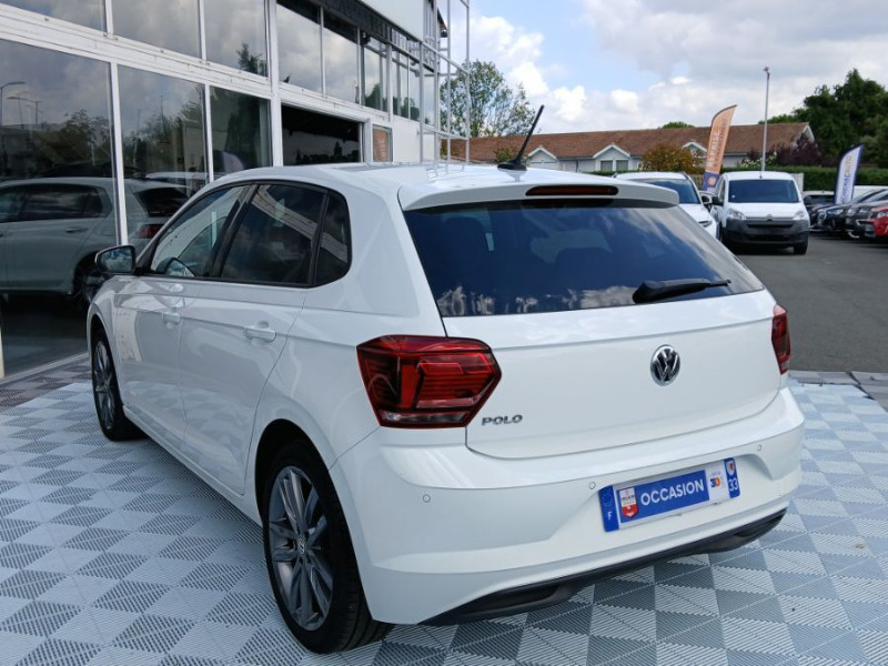 Photo 9 de l'offre de VOLKSWAGEN POLO VI 1.0 TSI 95 BVM5 CARAT EXCLUSIVE Camera JA17 Key Less SC à 15950€ chez Mérignac auto