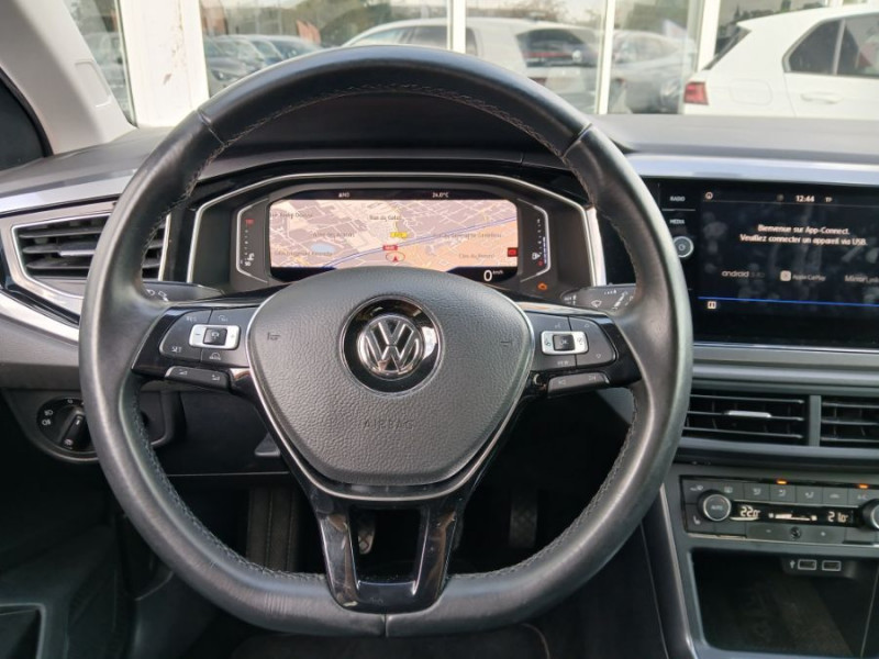Photo 12 de l'offre de VOLKSWAGEN POLO VI 1.0 TSI 95 BVM5 CARAT EXCLUSIVE Camera JA17 Key Less SC à 15950€ chez Mérignac auto