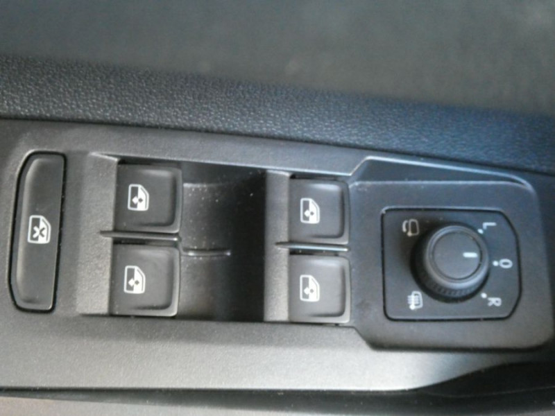 Photo 26 de l'offre de VOLKSWAGEN POLO VI 1.0 TSI 95 LIFE CarPlay Camera Radars JA à 18970€ chez Mérignac auto