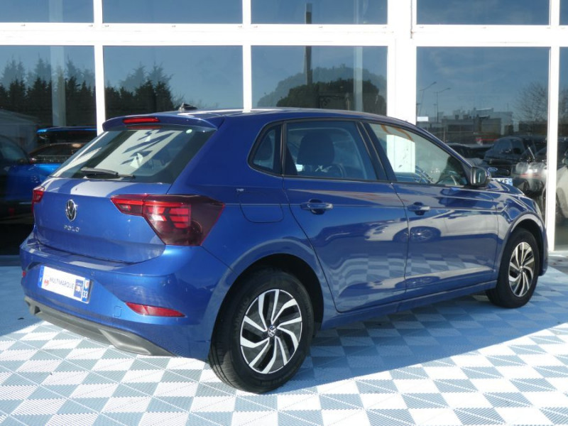 Photo 3 de l'offre de VOLKSWAGEN POLO VI 1.0 TSI 95 LIFE CarPlay Camera Radars JA à 18970€ chez Mérignac auto