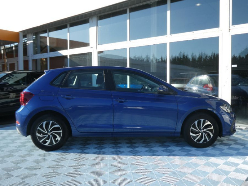 Photo 11 de l'offre de VOLKSWAGEN POLO VI 1.0 TSI 95 LIFE CarPlay Camera Radars JA à 18970€ chez Mérignac auto