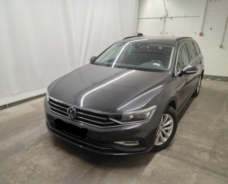Photo 1 de l'offre de VOLKSWAGEN PASSAT SW VIII 1.6 TDI 120 DSG7 STYLE BUSINESS GPS Radars ACC Hayon EL. à 21750€ chez Mérignac auto