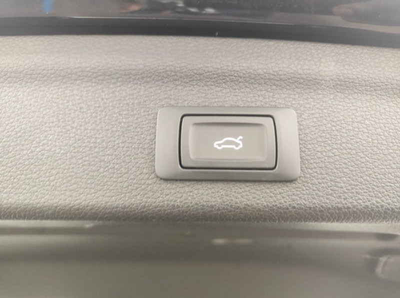 Photo 8 de l'offre de AUDI Q3 35 TFSI 150 2WD S tronic 7 PACK CUIR TOE Hayon EL. Camera à 28490€ chez Mérignac auto