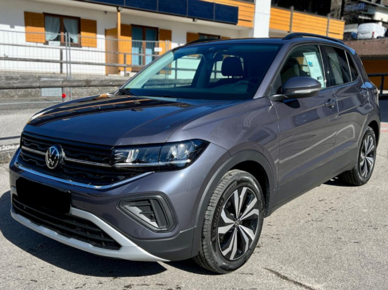 Photo 1 de l'offre de VOLKSWAGEN T-CROSS 1.0 TSI 116 DSG7 PACK JA17 08/25 Key Less Camera Radars RER Privacy Glass à 27450€ chez Mérignac auto