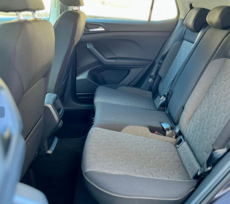 Photo 6 de l'offre de VOLKSWAGEN T-CROSS 1.0 TSI 116 DSG7 PACK JA17 08/25 Key Less Camera Radars RER Privacy Glass à 27450€ chez Mérignac auto