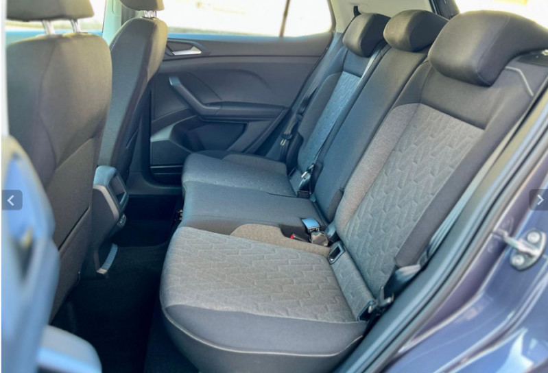 Photo 6 de l'offre de VOLKSWAGEN T-CROSS 1.0 TSI 116 DSG7 PACK JA17 08/25 Key Less Camera Radars RER Privacy Glass à 27450€ chez Mérignac auto