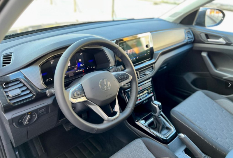 Photo 4 de l'offre de VOLKSWAGEN T-CROSS 1.0 TSI 116 DSG7 PACK JA17 08/25 Key Less Camera Radars RER Privacy Glass à 27450€ chez Mérignac auto