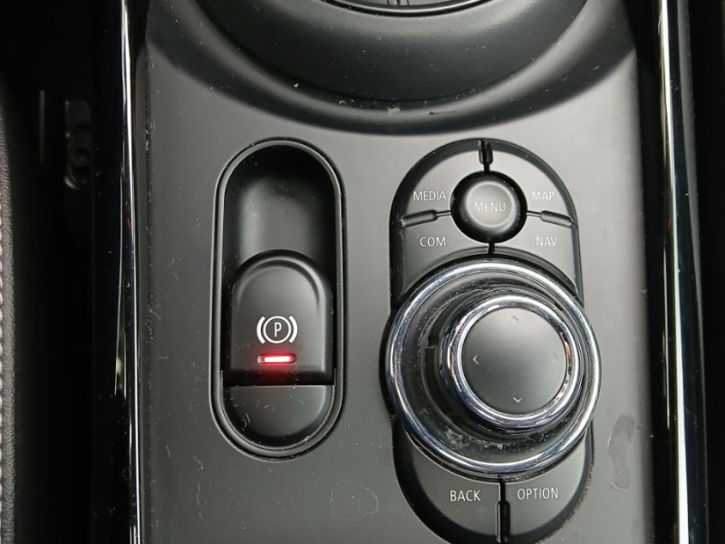 Photo 40 de l'offre de MINI CLUBMAN III 1.5 136 BVA COOPER KnightsBridge TOE GPS LED CarPlay Camera JA18 HUD SC à 26950€ chez Mérignac auto