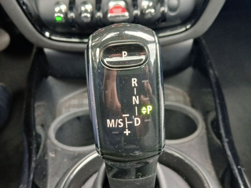 Photo 35 de l'offre de MINI CLUBMAN III 1.5 136 BVA COOPER KnightsBridge TOE GPS LED CarPlay Camera JA18 HUD SC à 26950€ chez Mérignac auto