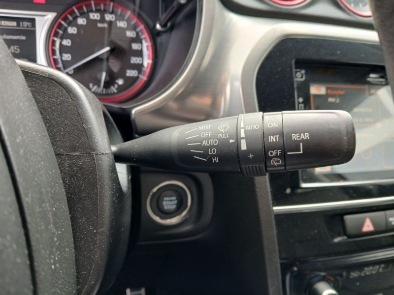 Photo 19 de l'offre de SUZUKI VITARA 1.4 BoosterJet 140 BVA6 S ALLGRIP 4WD GPS Camera Key Less Attel. à 17450€ chez Mérignac auto