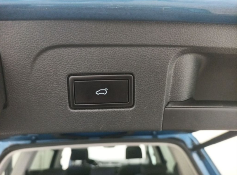 Photo 8 de l'offre de VOLKSWAGEN TOURAN III 1.5 TSI 150 DSG CARAT HIGHLINE TOE Hayon Elec. Key Less Camera SC 5PL à 28950€ chez Mérignac auto