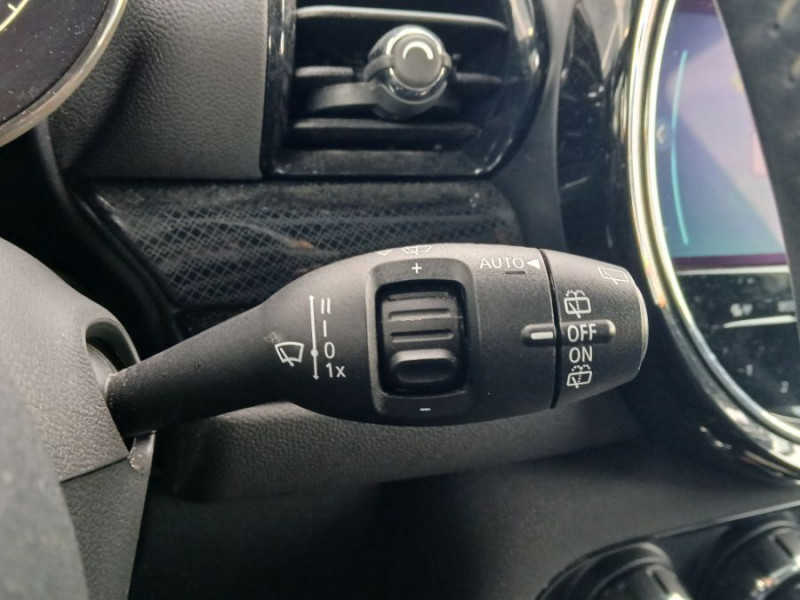 Photo 23 de l'offre de MINI CLUBMAN III 1.5 136 BVA COOPER KnightsBridge TOE GPS LED CarPlay Camera JA18 HUD SC à 26950€ chez Mérignac auto