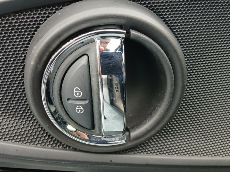 Photo 21 de l'offre de MINI CLUBMAN III 1.5 136 BVA COOPER KnightsBridge TOE GPS LED CarPlay Camera JA18 HUD SC à 26950€ chez Mérignac auto