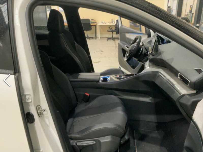 Photo 5 de l'offre de PEUGEOT 3008 II (2) 1.5 BlueHDi 130 EAT8 GT Black Pack JA19 1ère Main à 29950€ chez Mérignac auto