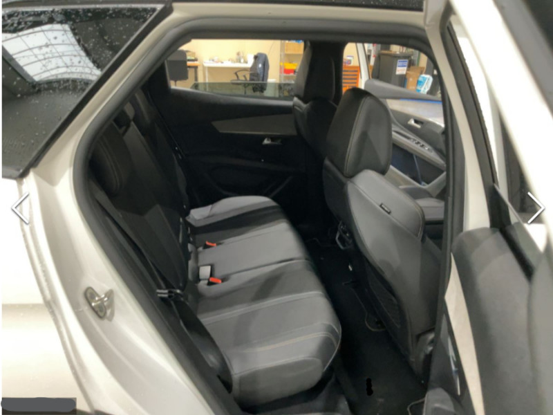 Photo 6 de l'offre de PEUGEOT 3008 II (2) 1.5 BlueHDi 130 EAT8 GT Black Pack JA19 1ère Main à 29950€ chez Mérignac auto