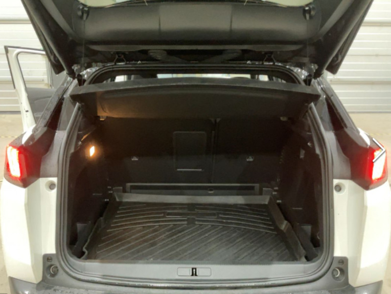 Photo 8 de l'offre de PEUGEOT 3008 II (2) 1.5 BlueHDi 130 EAT8 GT Black Pack JA19 1ère Main à 29950€ chez Mérignac auto