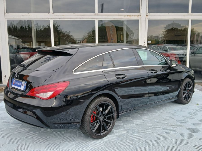 Photo 3 de l'offre de MERCEDES-BENZ CLA SHOOTING BRAKE 180 122cv BVM6 PACK GPS JA18 Radars Privacy Glass à 18950€ chez Mérignac auto